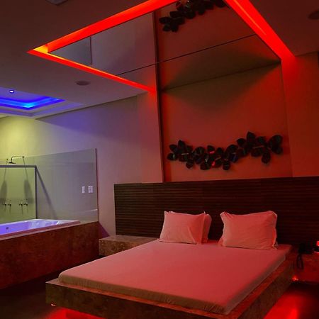Motel Paris Aparecida de Goiânia Buitenkant foto